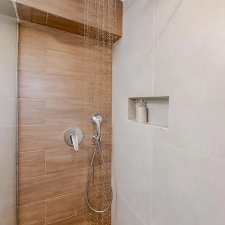 Apartment Restia Tower Tragaki